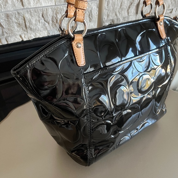 Vintage Coach Leah Patent Leather Tote - Picture 4 of 14